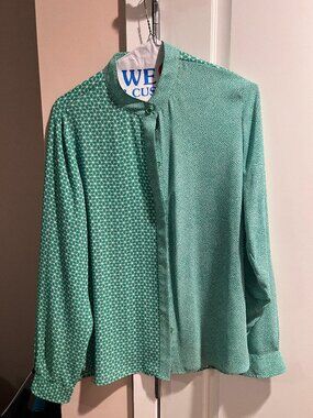 Anne Klein green patterned blouse